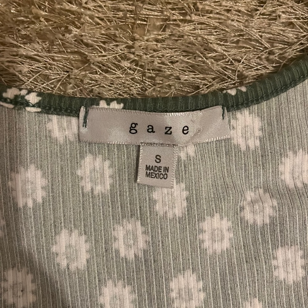 Discovery Gaze Small Green Floral Tee Shirt